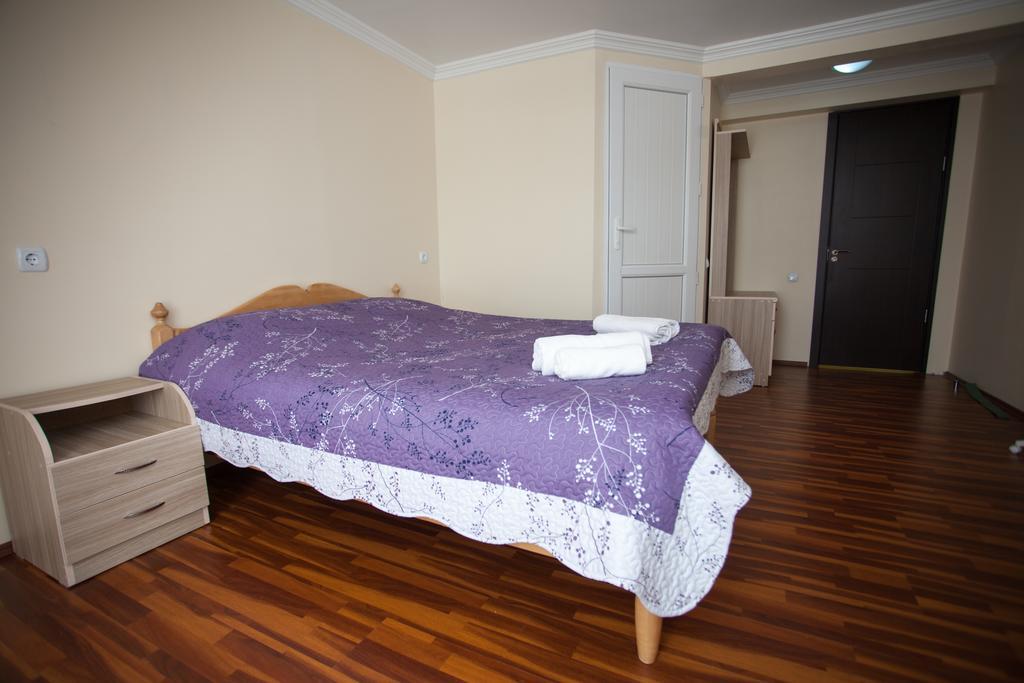Mestiatour Guest House Habitación foto